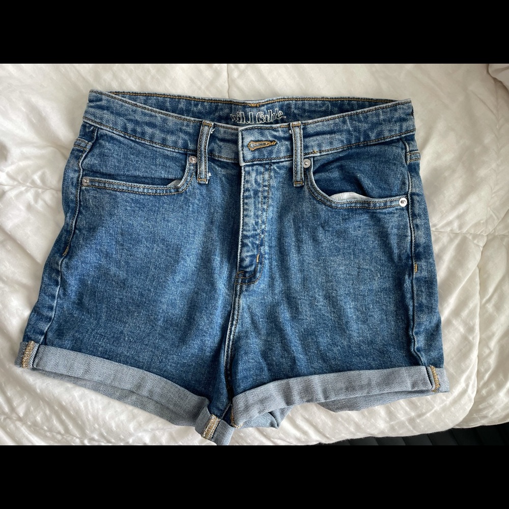 Dark wash, high waisted, snatched jean shorts